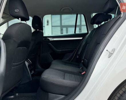 Белый Шкода Октавия, объемом двигателя 1.6 л и пробегом 231 тыс. км за 11850 $, фото 28 на Automoto.ua