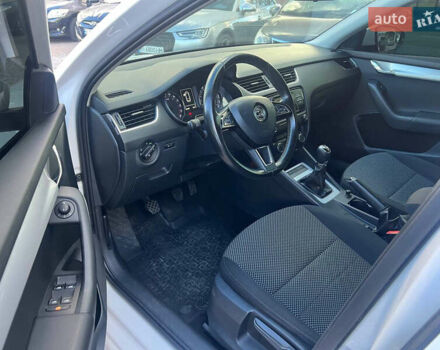Білий Шкода Октавія, об'ємом двигуна 1.6 л та пробігом 182 тис. км за 10500 $, фото 13 на Automoto.ua