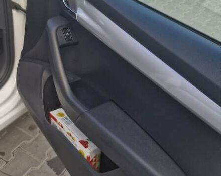 Белый Шкода Октавия, объемом двигателя 1.6 л и пробегом 255 тыс. км за 12500 $, фото 4 на Automoto.ua