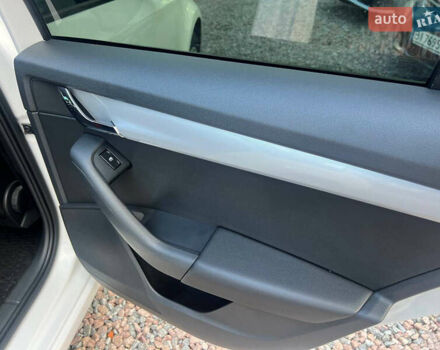 Білий Шкода Октавія, об'ємом двигуна 1.6 л та пробігом 182 тис. км за 10500 $, фото 24 на Automoto.ua