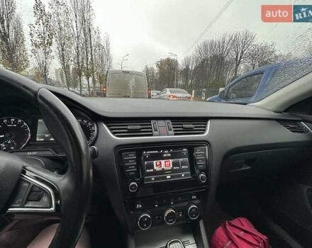 Білий Шкода Октавія, об'ємом двигуна 1.6 л та пробігом 180 тис. км за 10500 $, фото 7 на Automoto.ua