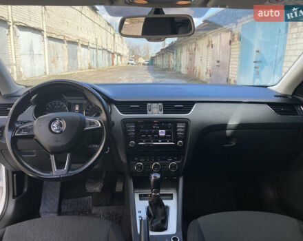 Шкода Октавия 2016 в Днепре (Днепропетровске) на Automoto.ua Белый Шкода Октавия, объемом двигателя 2 л и пробегом 299 тыс. км за 12500 $, фото 8 на Automoto.ua