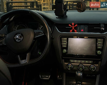 Белый Шкода Октавия, объемом двигателя 2 л и пробегом 269 тыс. км за 14999 $, фото 58 на Automoto.ua