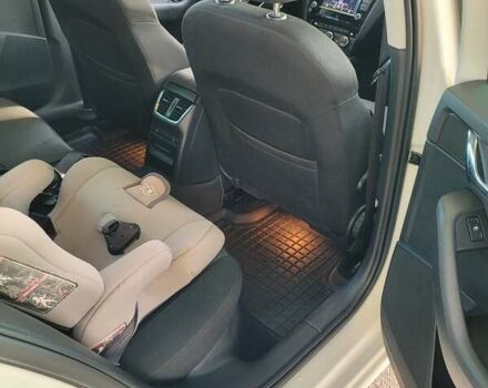 Білий Шкода Октавія, об'ємом двигуна 1.6 л та пробігом 243 тис. км за 12999 $, фото 16 на Automoto.ua