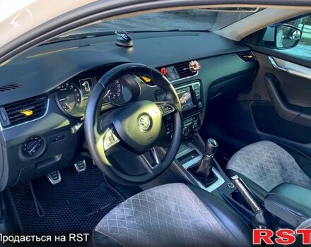 Белый Шкода Октавия, объемом двигателя 2 л и пробегом 235 тыс. км за 12500 $, фото 3 на Automoto.ua