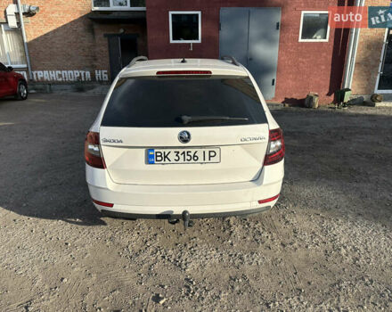 Белый Шкода Октавия, объемом двигателя 1.6 л и пробегом 200 тыс. км за 12500 $, фото 3 на Automoto.ua