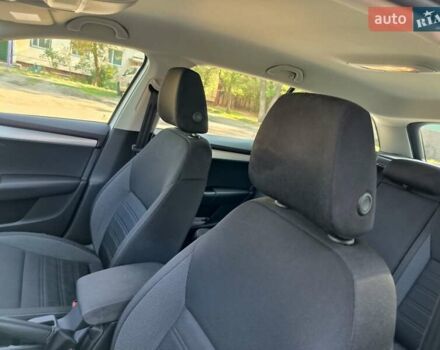 Белый Шкода Октавия, объемом двигателя 1.6 л и пробегом 242 тыс. км за 15000 $, фото 3 на Automoto.ua