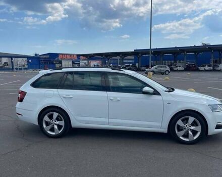 Белый Шкода Октавия, объемом двигателя 2 л и пробегом 220 тыс. км за 16200 $, фото 4 на Automoto.ua