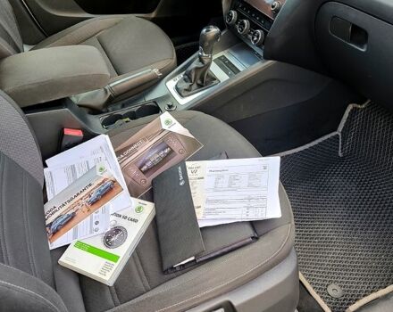 Білий Шкода Октавія, об'ємом двигуна 1.6 л та пробігом 222 тис. км за 12600 $, фото 7 на Automoto.ua