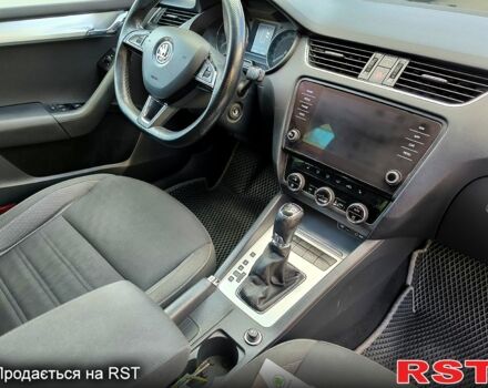 Білий Шкода Октавія, об'ємом двигуна 1.6 л та пробігом 222 тис. км за 12600 $, фото 8 на Automoto.ua