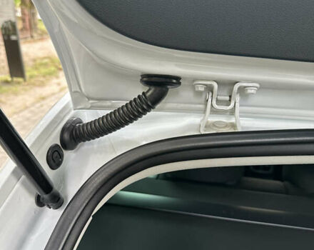 Белый Шкода Октавия, объемом двигателя 1.6 л и пробегом 197 тыс. км за 14499 $, фото 36 на Automoto.ua