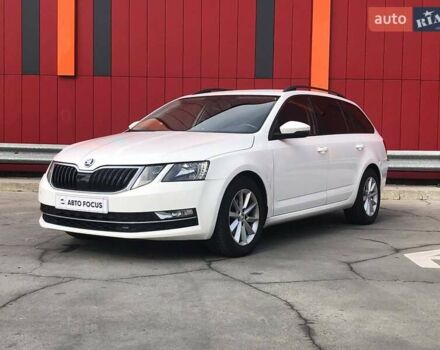 Белый Шкода Октавия, объемом двигателя 1.6 л и пробегом 270 тыс. км за 13990 $, фото 3 на Automoto.ua