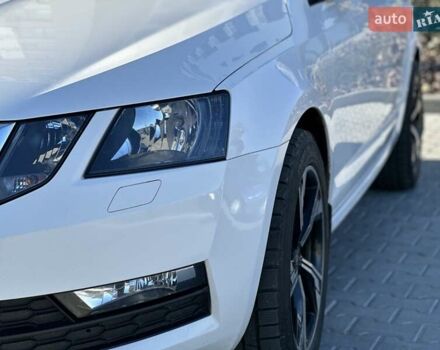 Белый Шкода Октавия, объемом двигателя 1.6 л и пробегом 198 тыс. км за 13500 $, фото 1 на Automoto.ua