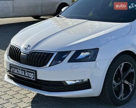 Белый Шкода Октавия, объемом двигателя 1.6 л и пробегом 198 тыс. км за 13500 $, фото 6 на Automoto.ua