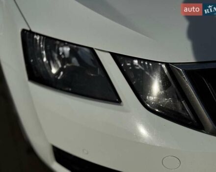 Білий Шкода Октавія, об'ємом двигуна 1.6 л та пробігом 236 тис. км за 12100 $, фото 9 на Automoto.ua