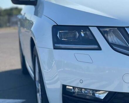 Белый Шкода Октавия, объемом двигателя 2 л и пробегом 220 тыс. км за 16200 $, фото 120 на Automoto.ua