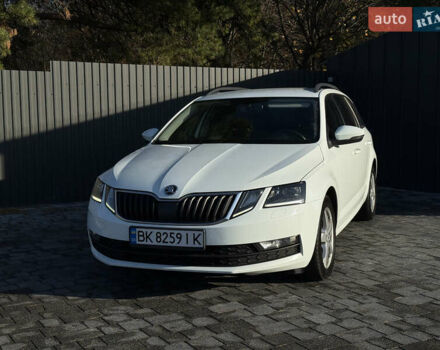 Білий Шкода Октавія, об'ємом двигуна 1.97 л та пробігом 250 тис. км за 13300 $, фото 1 на Automoto.ua