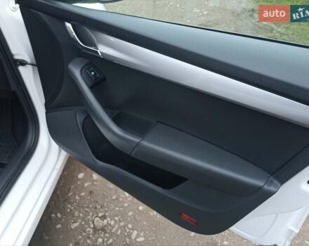 Білий Шкода Октавія, об'ємом двигуна 1.6 л та пробігом 247 тис. км за 10900 $, фото 8 на Automoto.ua