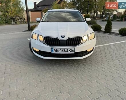 Белый Шкода Октавия, объемом двигателя 1.97 л и пробегом 222 тыс. км за 14900 $, фото 1 на Automoto.ua