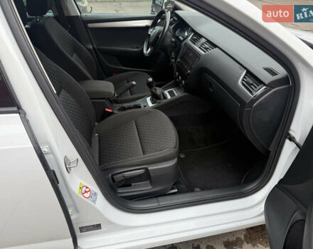 Белый Шкода Октавия, объемом двигателя 1.6 л и пробегом 218 тыс. км за 12950 $, фото 24 на Automoto.ua