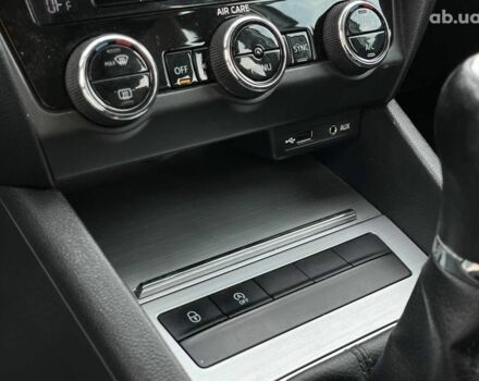 Белый Шкода Октавия, объемом двигателя 1.6 л и пробегом 260 тыс. км за 12490 $, фото 20 на Automoto.ua