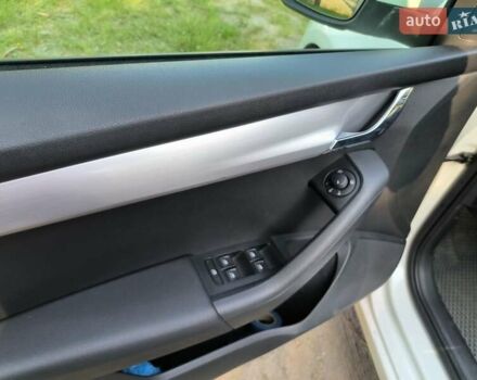 Белый Шкода Октавия, объемом двигателя 1.6 л и пробегом 242 тыс. км за 15000 $, фото 14 на Automoto.ua