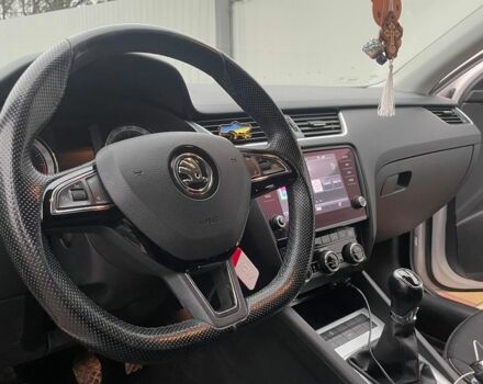 Белый Шкода Октавия, объемом двигателя 1.6 л и пробегом 200 тыс. км за 13700 $, фото 4 на Automoto.ua