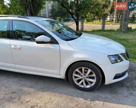 Белый Шкода Октавия, объемом двигателя 1.6 л и пробегом 242 тыс. км за 15000 $, фото 18 на Automoto.ua
