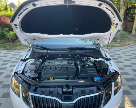 Белый Шкода Октавия, объемом двигателя 1.6 л и пробегом 208 тыс. км за 11699 $, фото 1 на Automoto.ua