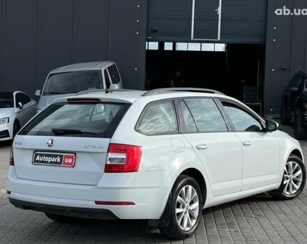 Белый Шкода Октавия, объемом двигателя 1.6 л и пробегом 260 тыс. км за 12490 $, фото 6 на Automoto.ua