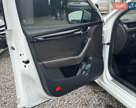 Белый Шкода Октавия, объемом двигателя 2 л и пробегом 240 тыс. км за 17499 $, фото 6 на Automoto.ua