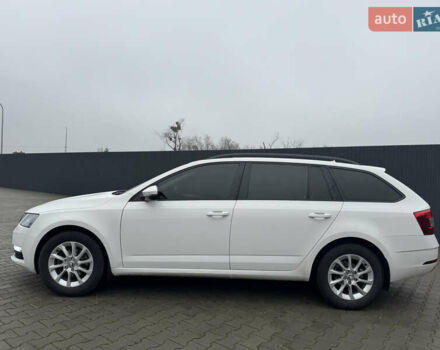 Белый Шкода Октавия, объемом двигателя 1.6 л и пробегом 280 тыс. км за 11900 $, фото 5 на Automoto.ua
