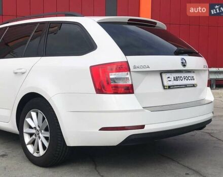 Белый Шкода Октавия, объемом двигателя 1.6 л и пробегом 270 тыс. км за 13990 $, фото 5 на Automoto.ua