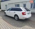 Белый Шкода Октавия, объемом двигателя 1.6 л и пробегом 198 тыс. км за 12850 $, фото 5 на Automoto.ua