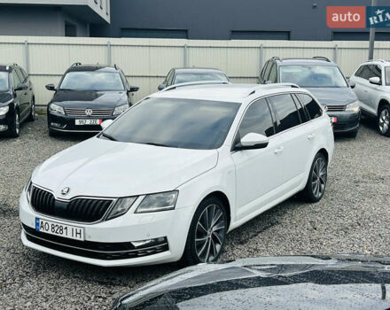 Белый Шкода Октавия, объемом двигателя 2 л и пробегом 240 тыс. км за 17499 $, фото 1 на Automoto.ua