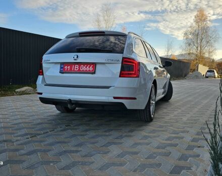 Белый Шкода Октавия, объемом двигателя 1.6 л и пробегом 245 тыс. км за 12500 $, фото 2 на Automoto.ua