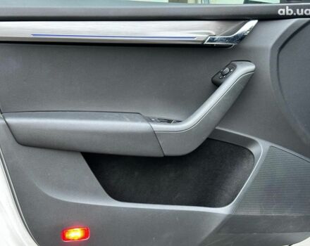 Белый Шкода Октавия, объемом двигателя 1.6 л и пробегом 212 тыс. км за 15340 $, фото 10 на Automoto.ua