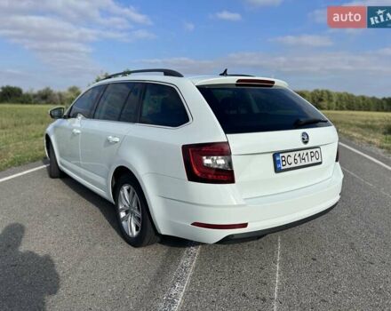 Белый Шкода Октавия, объемом двигателя 1.6 л и пробегом 210 тыс. км за 13400 $, фото 4 на Automoto.ua
