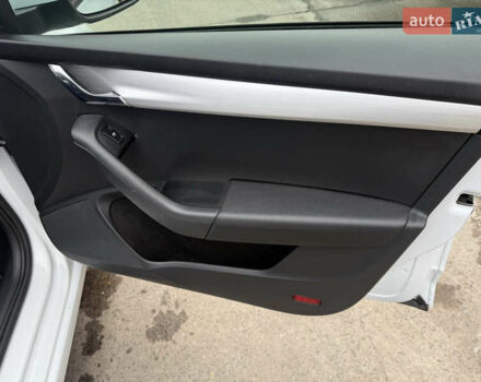 Белый Шкода Октавия, объемом двигателя 1.6 л и пробегом 218 тыс. км за 12950 $, фото 27 на Automoto.ua