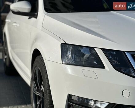 Белый Шкода Октавия, объемом двигателя 1.6 л и пробегом 198 тыс. км за 13500 $, фото 4 на Automoto.ua