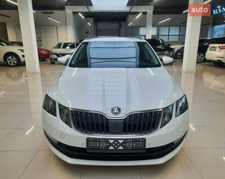 Белый Шкода Октавия, объемом двигателя 1.6 л и пробегом 214 тыс. км за 12900 $, фото 7 на Automoto.ua