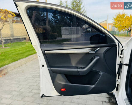 Белый Шкода Октавия, объемом двигателя 1.97 л и пробегом 245 тыс. км за 17500 $, фото 16 на Automoto.ua