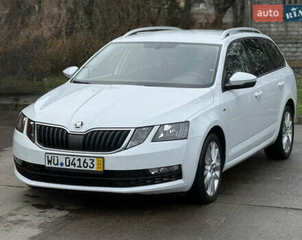 Белый Шкода Октавия, объемом двигателя 1.6 л и пробегом 218 тыс. км за 12950 $, фото 5 на Automoto.ua