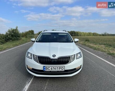 Белый Шкода Октавия, объемом двигателя 1.6 л и пробегом 210 тыс. км за 13400 $, фото 3 на Automoto.ua