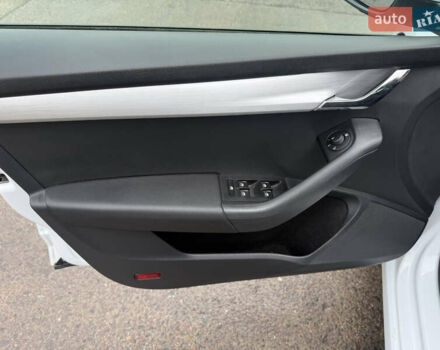 Белый Шкода Октавия, объемом двигателя 1.6 л и пробегом 218 тыс. км за 12950 $, фото 18 на Automoto.ua