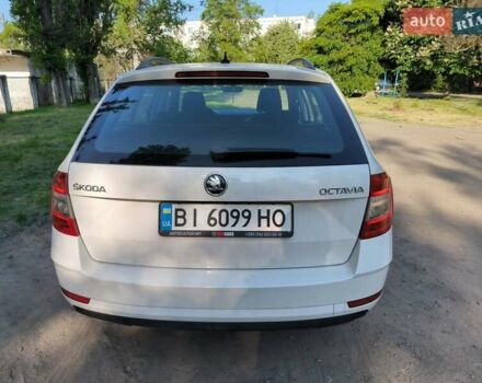 Белый Шкода Октавия, объемом двигателя 1.6 л и пробегом 242 тыс. км за 15000 $, фото 21 на Automoto.ua