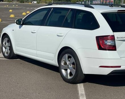 Белый Шкода Октавия, объемом двигателя 2 л и пробегом 220 тыс. км за 16200 $, фото 140 на Automoto.ua