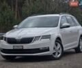 Белый Шкода Октавия, объемом двигателя 2 л и пробегом 200 тыс. км за 16999 $, фото 1 на Automoto.ua