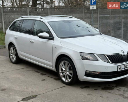 Белый Шкода Октавия, объемом двигателя 1.6 л и пробегом 218 тыс. км за 12950 $, фото 10 на Automoto.ua
