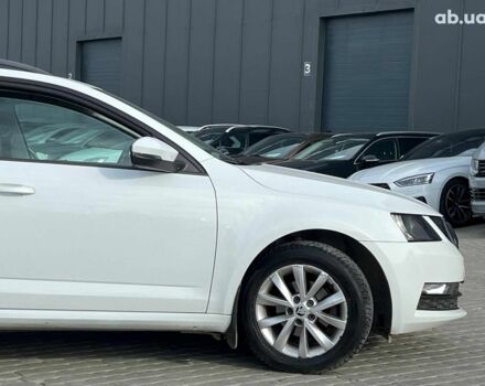 Белый Шкода Октавия, объемом двигателя 1.6 л и пробегом 260 тыс. км за 12490 $, фото 3 на Automoto.ua